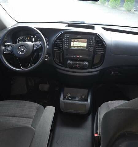 Белый Мерседес Вито, объемом двигателя 2.14 л и пробегом 254 тыс. км за 22204 $, фото 26 на Automoto.ua