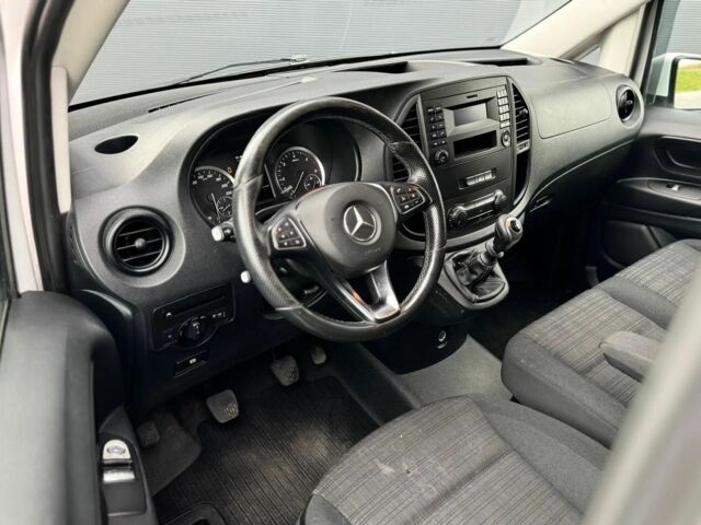 Белый Мерседес Вито, объемом двигателя 1.6 л и пробегом 305 тыс. км за 8800 $, фото 3 на Automoto.ua