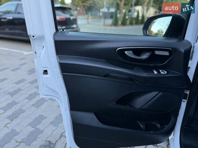 Белый Мерседес Вито, объемом двигателя 2.14 л и пробегом 265 тыс. км за 23800 $, фото 12 на Automoto.ua