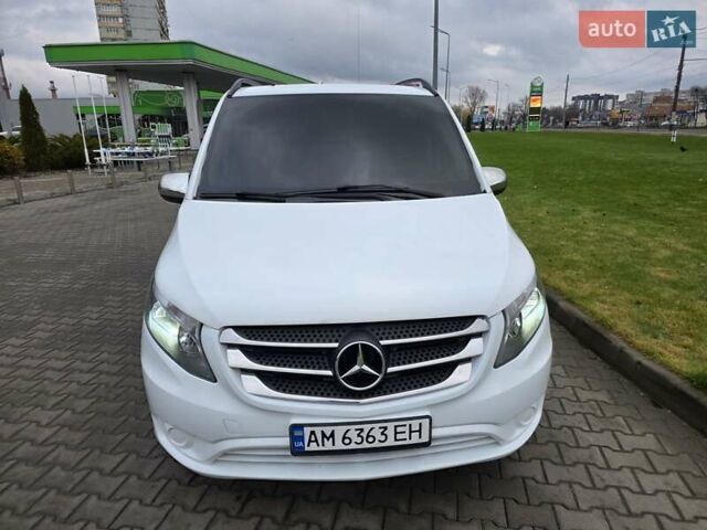 Белый Мерседес Вито, объемом двигателя 2.2 л и пробегом 242 тыс. км за 16777 $, фото 4 на Automoto.ua