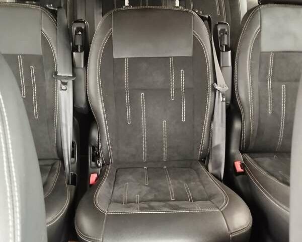 Белый Мерседес Вито, объемом двигателя 2.2 л и пробегом 285 тыс. км за 22000 $, фото 7 на Automoto.ua