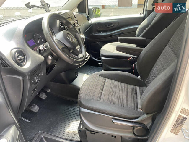 Белый Мерседес Вито, объемом двигателя 2.2 л и пробегом 275 тыс. км за 19900 $, фото 18 на Automoto.ua