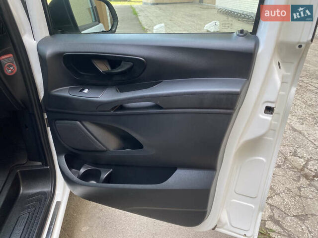 Мерседес Вито 2016 в Умани на Automoto.ua Белый Мерседес Вито, объемом двигателя 2.14 л и пробегом 272 тыс. км за 20900 $, фото 26 на Automoto.ua