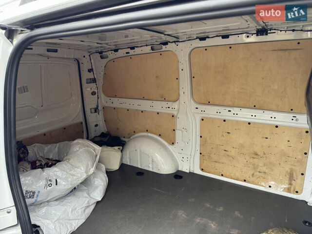 Белый Мерседес Вито, объемом двигателя 2.14 л и пробегом 308 тыс. км за 15500 $, фото 8 на Automoto.ua