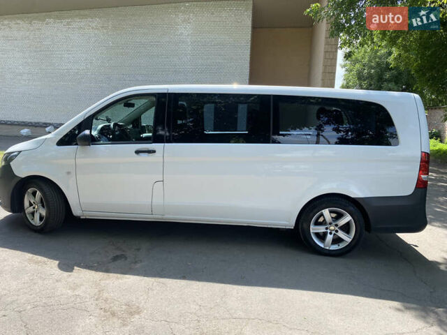 Белый Мерседес Вито, объемом двигателя 2.2 л и пробегом 275 тыс. км за 19900 $, фото 3 на Automoto.ua