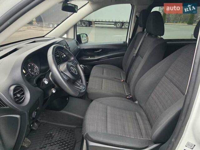 Белый Мерседес Вито, объемом двигателя 2.2 л и пробегом 242 тыс. км за 16777 $, фото 18 на Automoto.ua