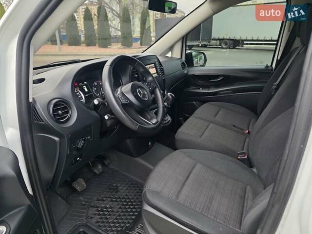 Белый Мерседес Вито, объемом двигателя 2.2 л и пробегом 242 тыс. км за 16777 $, фото 17 на Automoto.ua