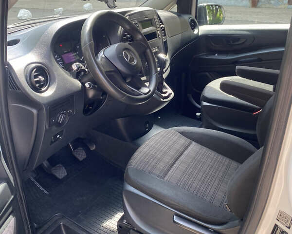 Белый Мерседес Вито, объемом двигателя 2.2 л и пробегом 275 тыс. км за 19900 $, фото 17 на Automoto.ua