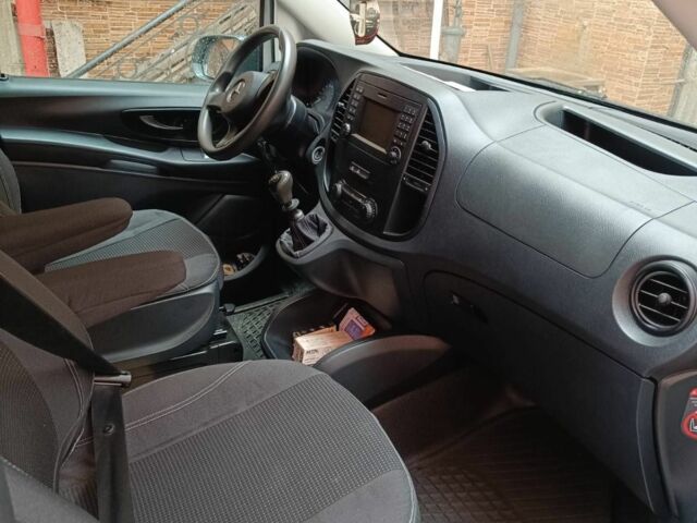 Белый Мерседес Вито, объемом двигателя 2.1 л и пробегом 203 тыс. км за 21000 $, фото 6 на Automoto.ua