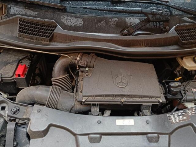 Белый Мерседес Вито, объемом двигателя 2.1 л и пробегом 203 тыс. км за 21000 $, фото 5 на Automoto.ua