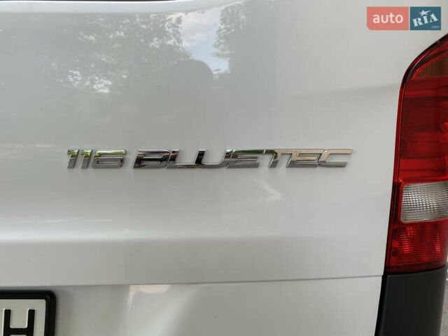 Белый Мерседес Вито, объемом двигателя 2.2 л и пробегом 275 тыс. км за 19900 $, фото 32 на Automoto.ua