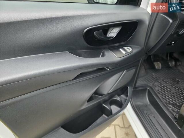 Белый Мерседес Вито, объемом двигателя 2.2 л и пробегом 242 тыс. км за 16777 $, фото 16 на Automoto.ua