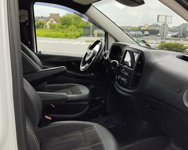 Белый Мерседес Вито, объемом двигателя 2.2 л и пробегом 285 тыс. км за 22000 $, фото 8 на Automoto.ua