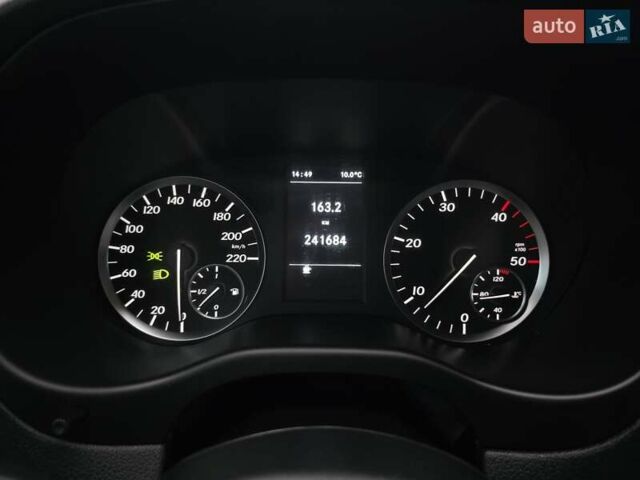 Белый Мерседес Вито, объемом двигателя 2.2 л и пробегом 242 тыс. км за 16777 $, фото 22 на Automoto.ua