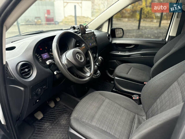 Белый Мерседес Вито, объемом двигателя 1.6 л и пробегом 340 тыс. км за 16500 $, фото 5 на Automoto.ua