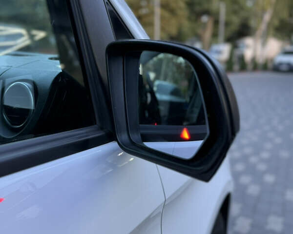 Белый Мерседес Вито, объемом двигателя 2.14 л и пробегом 265 тыс. км за 23800 $, фото 25 на Automoto.ua