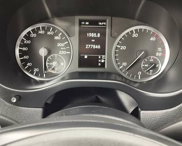 Белый Мерседес Вито, объемом двигателя 2.2 л и пробегом 285 тыс. км за 22000 $, фото 4 на Automoto.ua