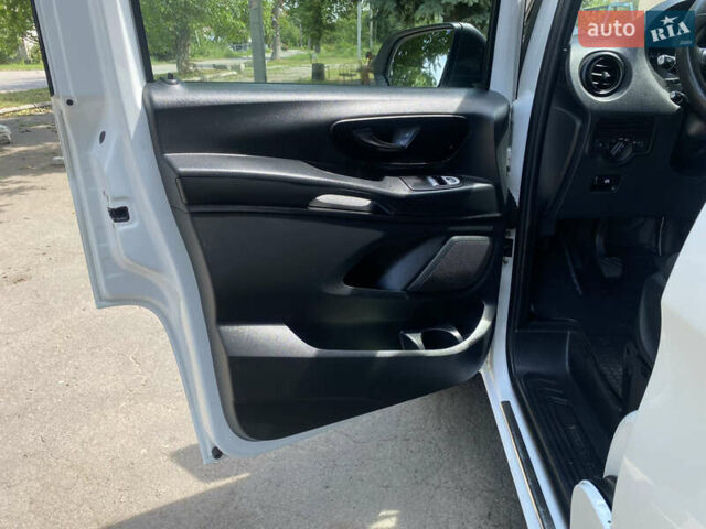 Белый Мерседес Вито, объемом двигателя 2.2 л и пробегом 275 тыс. км за 19900 $, фото 21 на Automoto.ua