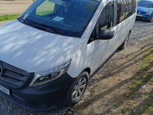 Белый Мерседес Вито, объемом двигателя 2.1 л и пробегом 203 тыс. км за 21000 $, фото 2 на Automoto.ua