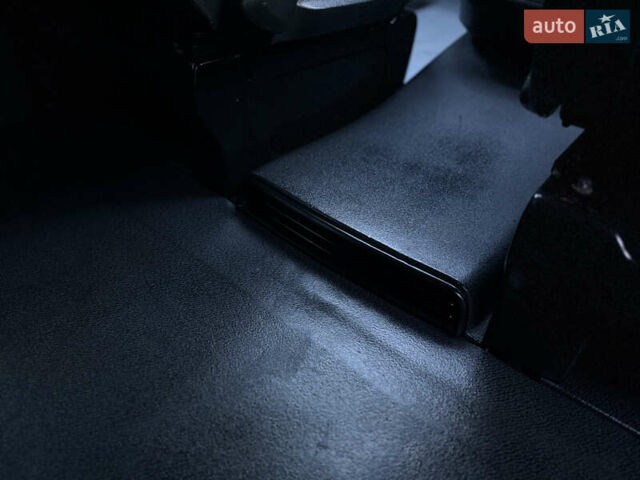 Белый Мерседес Вито, объемом двигателя 2.14 л и пробегом 265 тыс. км за 23800 $, фото 20 на Automoto.ua