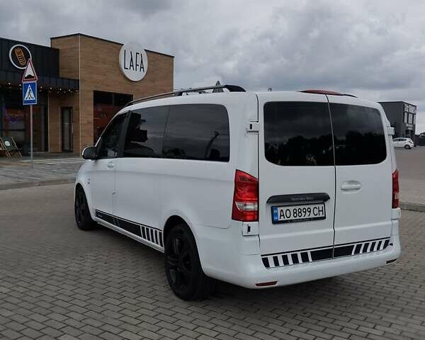 Белый Мерседес Вито, объемом двигателя 2.2 л и пробегом 285 тыс. км за 22000 $, фото 2 на Automoto.ua