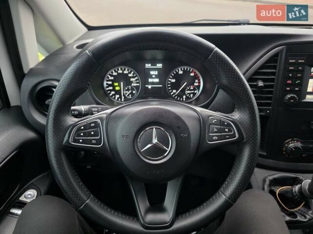 Белый Мерседес Вито, объемом двигателя 2.2 л и пробегом 242 тыс. км за 16777 $, фото 23 на Automoto.ua