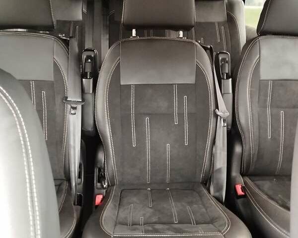 Белый Мерседес Вито, объемом двигателя 2.2 л и пробегом 285 тыс. км за 22000 $, фото 11 на Automoto.ua