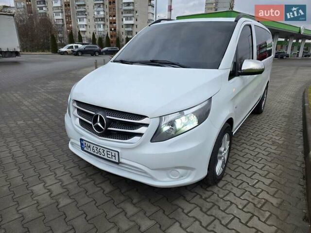 Белый Мерседес Вито, объемом двигателя 2.2 л и пробегом 242 тыс. км за 16777 $, фото 3 на Automoto.ua