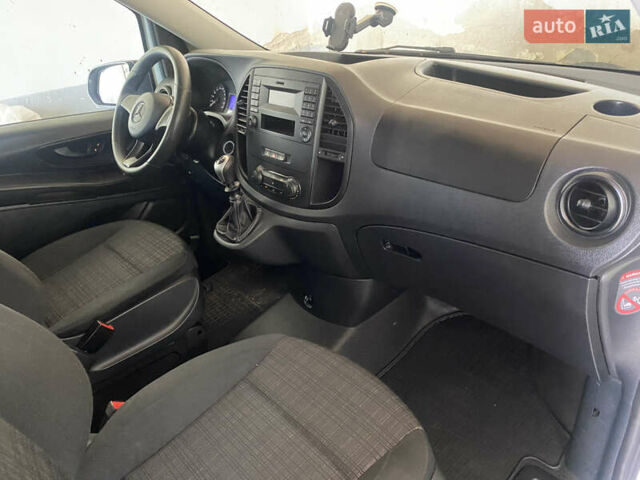 Белый Мерседес Вито, объемом двигателя 2.2 л и пробегом 275 тыс. км за 19900 $, фото 37 на Automoto.ua