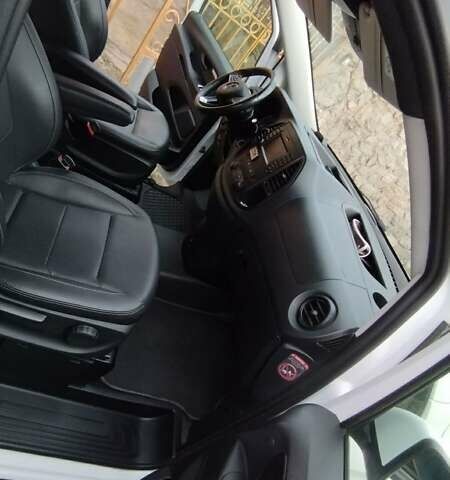 Белый Мерседес Вито, объемом двигателя 2.1 л и пробегом 156 тыс. км за 26000 $, фото 7 на Automoto.ua