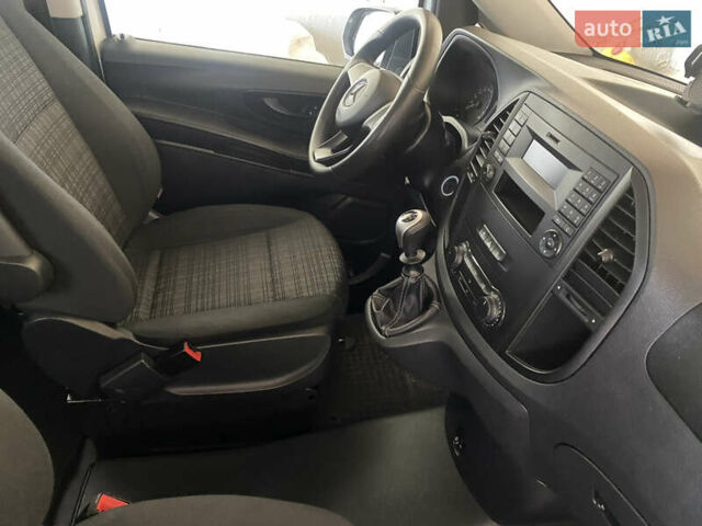 Белый Мерседес Вито, объемом двигателя 2.2 л и пробегом 275 тыс. км за 19900 $, фото 38 на Automoto.ua