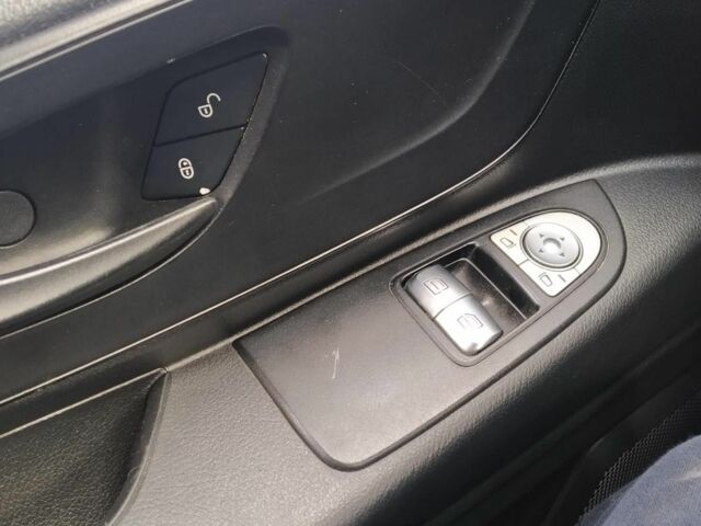 Мерседес Вито 2016 в Хмельницком на Automoto.ua Белый Мерседес Вито, объемом двигателя 1.6 л и пробегом 280 тыс. км за 16000 $, фото 7 на Automoto.ua