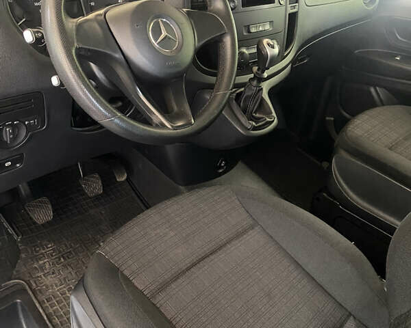 Белый Мерседес Вито, объемом двигателя 2.2 л и пробегом 275 тыс. км за 19900 $, фото 35 на Automoto.ua