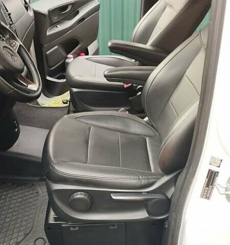 Белый Мерседес Вито, объемом двигателя 2.1 л и пробегом 156 тыс. км за 26000 $, фото 10 на Automoto.ua