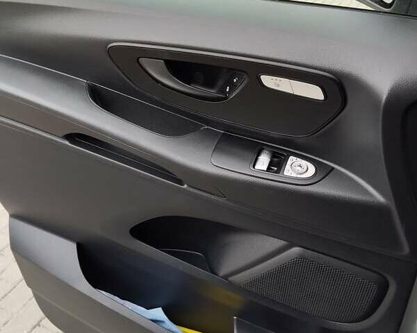 Белый Мерседес Вито, объемом двигателя 2.2 л и пробегом 285 тыс. км за 22000 $, фото 10 на Automoto.ua