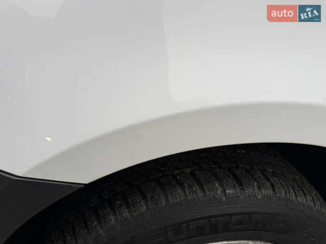 Белый Мерседес Вито, объемом двигателя 2.14 л и пробегом 308 тыс. км за 15500 $, фото 7 на Automoto.ua