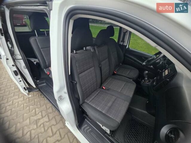 Белый Мерседес Вито, объемом двигателя 2.2 л и пробегом 242 тыс. км за 16777 $, фото 14 на Automoto.ua