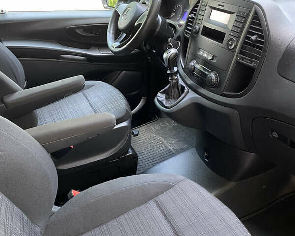 Белый Мерседес Вито, объемом двигателя 2.2 л и пробегом 275 тыс. км за 19900 $, фото 24 на Automoto.ua