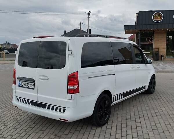Белый Мерседес Вито, объемом двигателя 2.2 л и пробегом 285 тыс. км за 22000 $, фото 3 на Automoto.ua