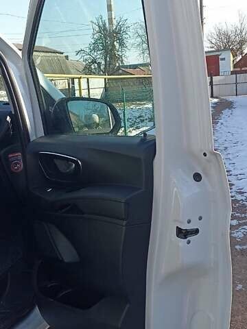 Белый Мерседес Вито, объемом двигателя 2.14 л и пробегом 190 тыс. км за 14500 $, фото 23 на Automoto.ua