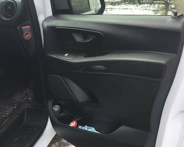 Білий Мерседес Віто, об'ємом двигуна 2.1 л та пробігом 227 тис. км за 21900 $, фото 11 на Automoto.ua