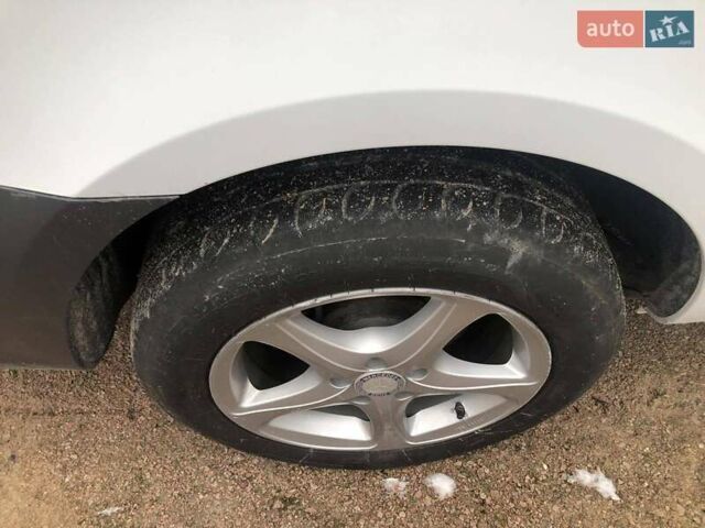 Белый Мерседес Вито, объемом двигателя 2.14 л и пробегом 190 тыс. км за 14500 $, фото 7 на Automoto.ua