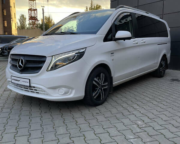 Белый Мерседес Вито, объемом двигателя 2.14 л и пробегом 161 тыс. км за 28500 $, фото 4 на Automoto.ua