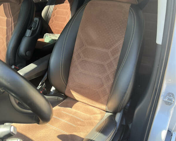 Белый Мерседес Вито, объемом двигателя 2.14 л и пробегом 250 тыс. км за 24900 $, фото 10 на Automoto.ua