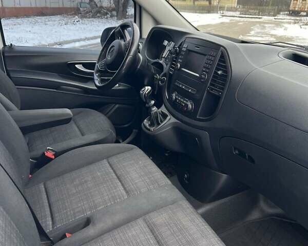 Белый Мерседес Вито, объемом двигателя 2.14 л и пробегом 280 тыс. км за 19800 $, фото 3 на Automoto.ua