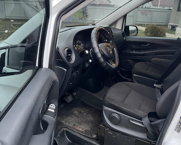 Белый Мерседес Вито, объемом двигателя 2.14 л и пробегом 259 тыс. км за 20500 $, фото 9 на Automoto.ua