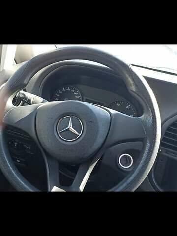 Белый Мерседес Вито, объемом двигателя 2.14 л и пробегом 190 тыс. км за 14500 $, фото 2 на Automoto.ua