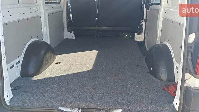 Белый Мерседес Вито, объемом двигателя 2.14 л и пробегом 190 тыс. км за 14500 $, фото 12 на Automoto.ua