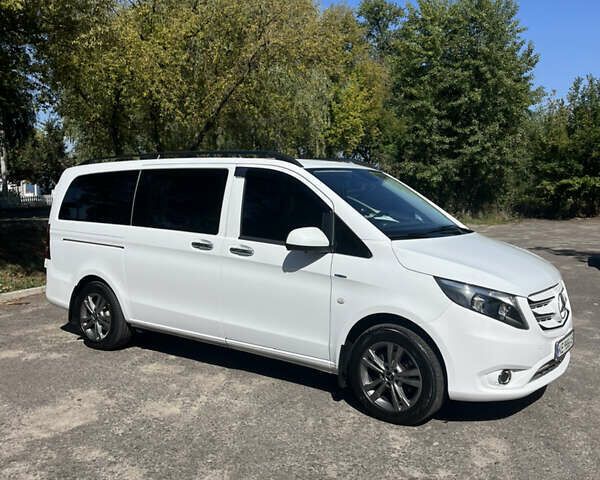 Мерседес Вито 2017 в Черкассах на Automoto.ua Белый Мерседес Вито, объемом двигателя 2.14 л и пробегом 250 тыс. км за 25500 $, фото 1 на Automoto.ua