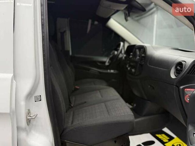 Білий Мерседес Віто, об'ємом двигуна 2.14 л та пробігом 220 тис. км за 25900 $, фото 17 на Automoto.ua